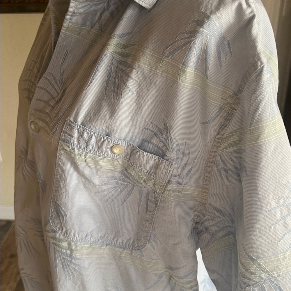 Tommy Bahama Castaway Fronds Short-Sleeve - Picture 10 of 13